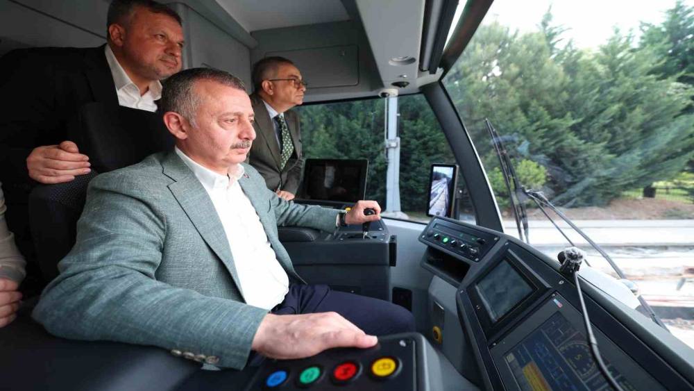Alikahya Tramvay Hattı’nda ilk sürüş Başkan Büyükakın’dan
