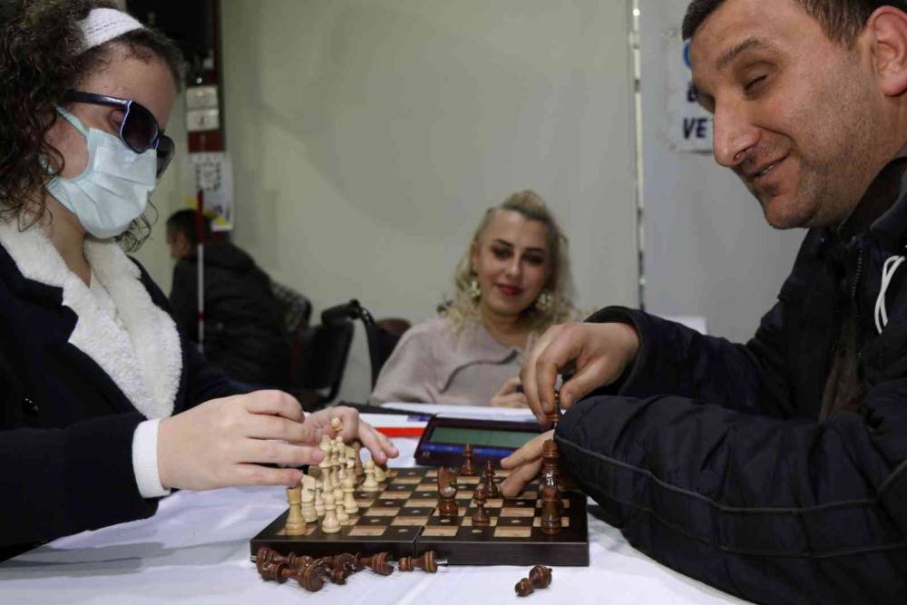 Yetenekler Şah Engeller Mat Satranç Turnuvası
