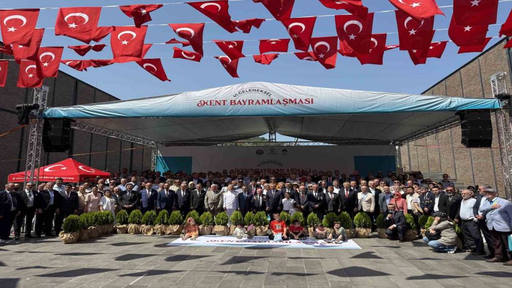 Bu bayramda gelenek bozulmadı: Kocaeli, 41. kez kucaklaştı
