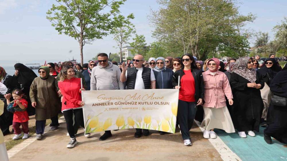 Darıca&rsquo;da Anneler G&uuml;n&uuml; y&uuml;r&uuml;y&uuml;ş&uuml; d&uuml;zenlendi
