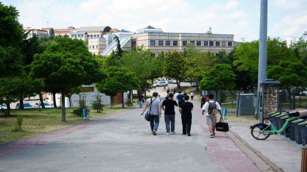 Kocaeli Üniversitesi’nde sahipsiz köpekler azaldı, öğrencile