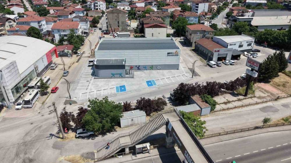Başiskele’de inşa edilen yeni spor salonu açılış için gün sa