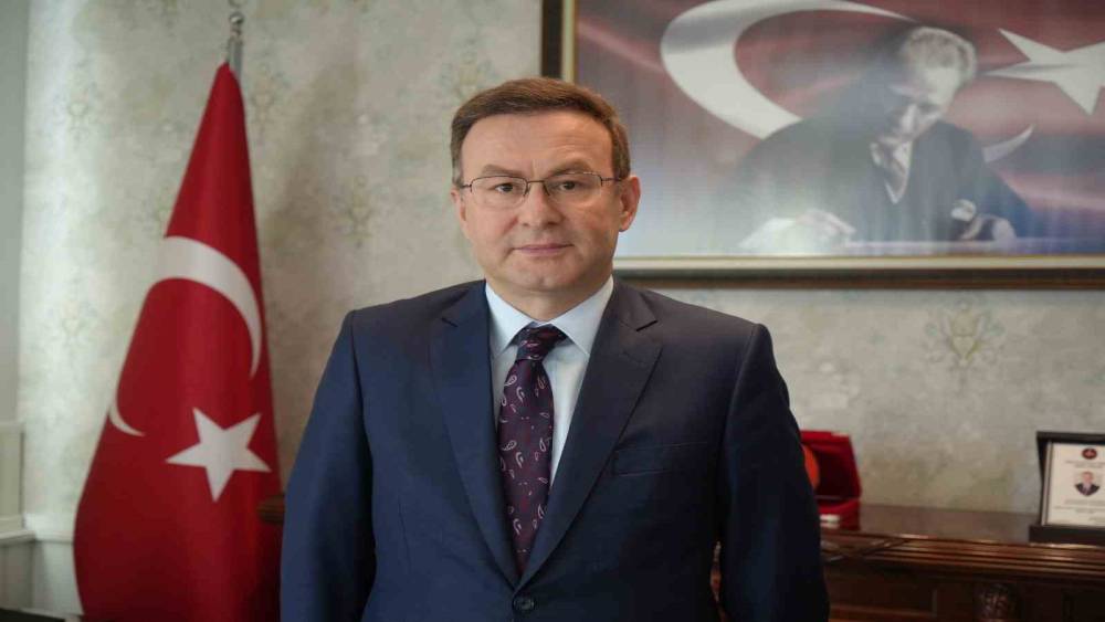 Cumhurbaşkanı Erdoğan&rsquo;dan &ouml;d&uuml;l alan Kaymakam Demirelli: "İdareci mazeret &uuml;retmez, imkansızlıklar i&ccedil;inde başarır"
