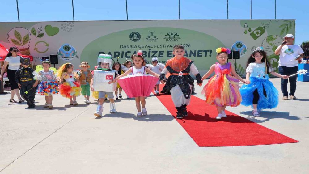 Darıca’da minikler geri dönüşüm kıyafetleriyle pod