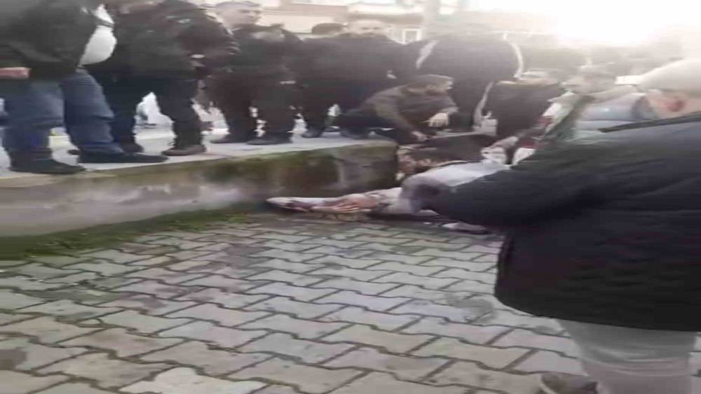 D&uuml;kkanının &ouml;n&uuml;nde uğradığı silahlı saldırıda yaralandı
