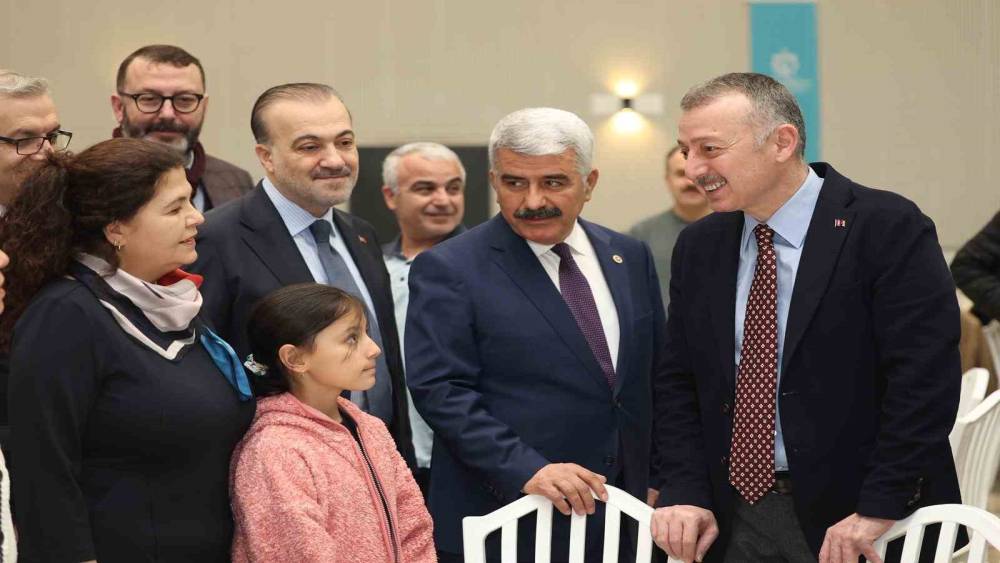 B&uuml;y&uuml;kakın&rsquo;dan sağlık&ccedil;ılara: "Siz sadece meslek değil insanlık g&ouml;revi yapıyorsunuz"
