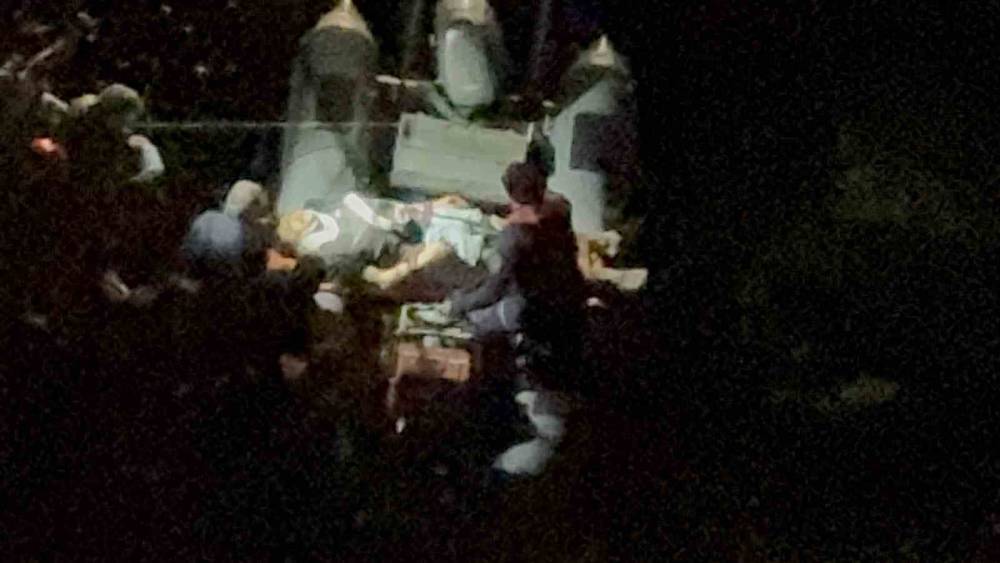 Balık tutarken kayalıklardan denize düşen genç yaralandı
