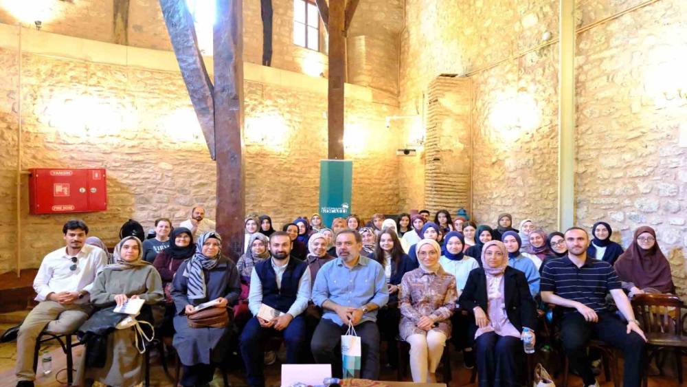 Kitapların izinde k&uuml;lt&uuml;r yolculuğu

