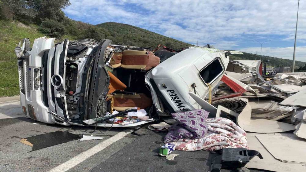 TEM&rsquo;de iki tır kazaya karıştı, trafik fel&ccedil; oldu

