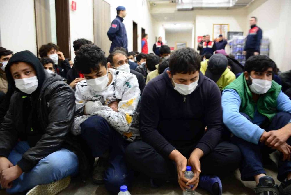 14 düzensiz göçmen sınır dışı edildi
