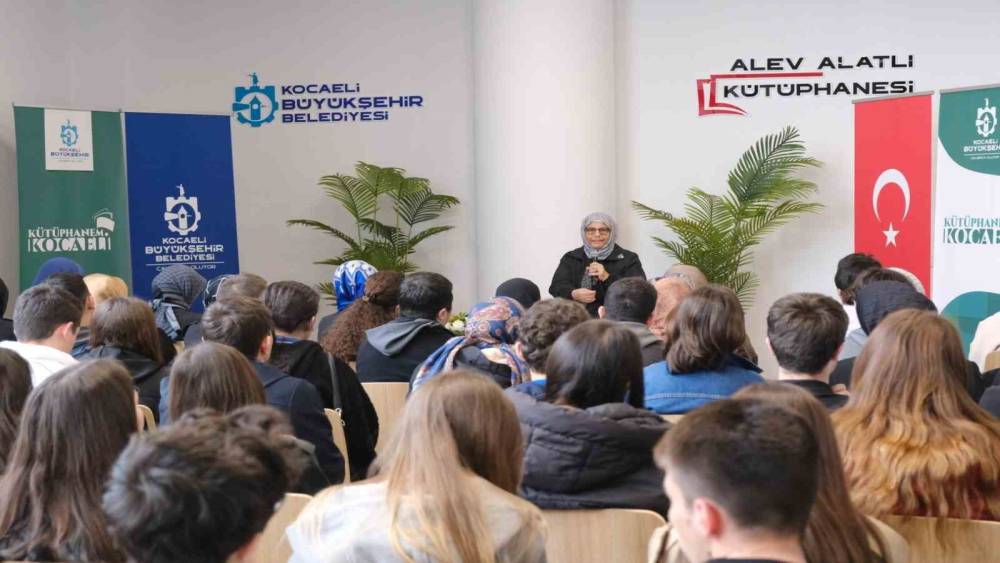 Kitabın izini s&uuml;ren &ouml;ğrenciler, Kocaeli&rsquo;yi adım adım gezdi
