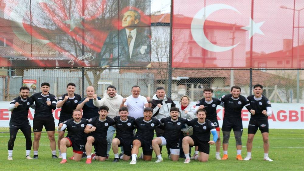 K&ouml;rfez ragbide zirveyi bırakmadı
