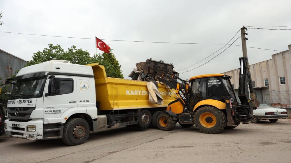 Kartepe&rsquo;de bayram &ouml;ncesi temizlik mesaisi
