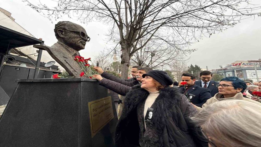 Meslektaşları Uğur Mumcu&rsquo;yu &ouml;l&uuml;m&uuml;n&uuml;n 33. yılında andı
