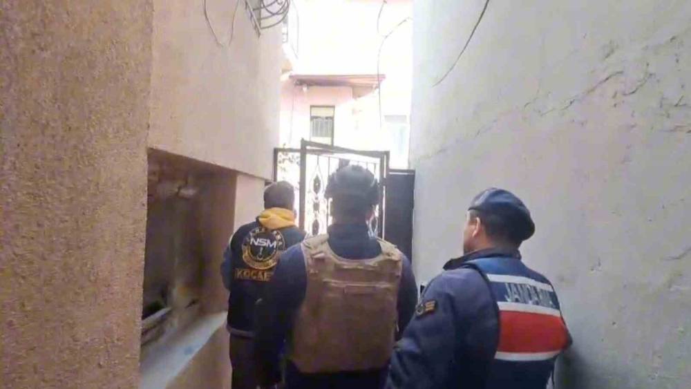 Evleri uyuşturucu serasına, tuvaletleri laboratuvara &ccedil;evirmişler: 36 g&ouml;zaltı
