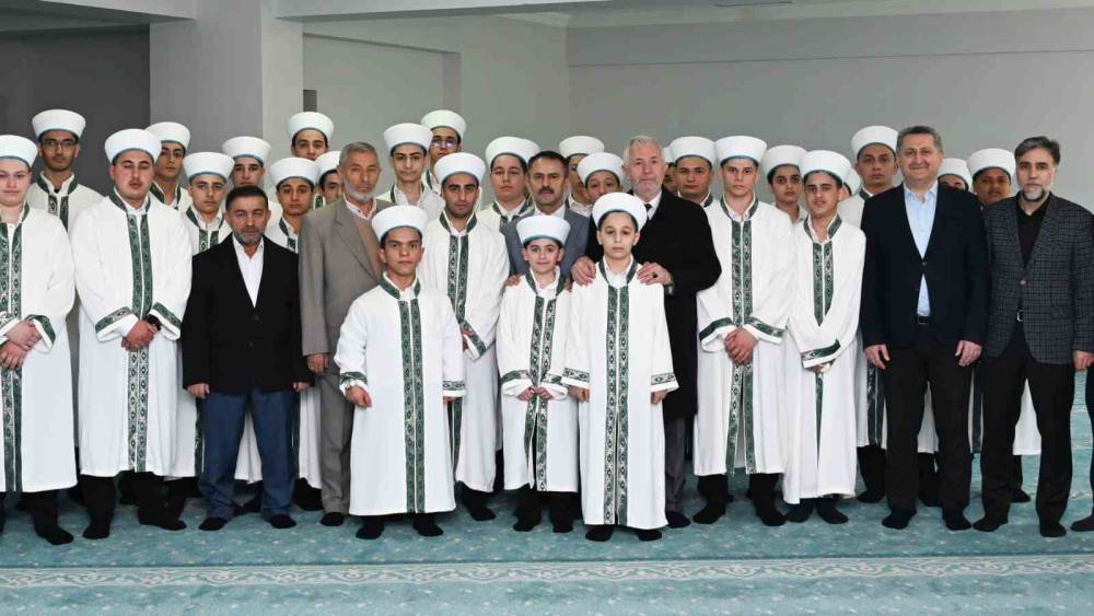 G&ouml;lc&uuml;k&rsquo;te 43 hafız icazet aldı
