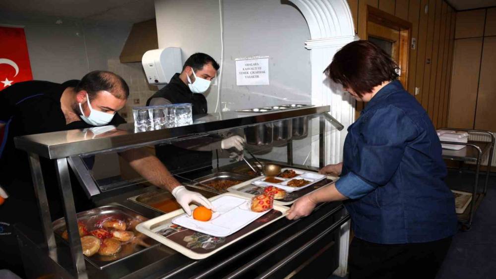 Kocaeli&rsquo;de tedavi g&ouml;ren misafirlere &uuml;cretsiz konaklama ve yemek imkanı
