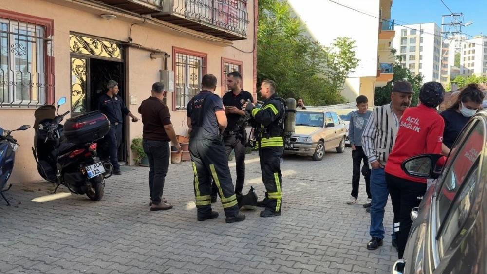 Kocaeli&rsquo;de k&ouml;t&uuml; kokuların geldiği evden cansız beden &ccedil;ıktı
