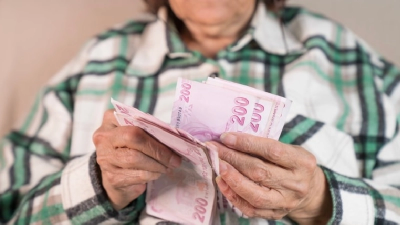5 milyon emekliye m&uuml;jde, en d&uuml;ş&uuml;k aylık i&ccedil;in kritik g&uuml;n!