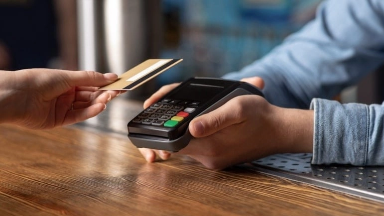 Banka kartı kullanırken bir kez daha d&uuml;ş&uuml;n&uuml;n