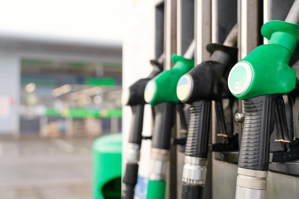 Benzin ve motorine yarın b&uuml;y&uuml;k indirim geliyor
