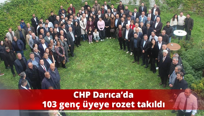 CHP Darıca&rsquo;da 103 gen&ccedil; &uuml;yeye rozet takıldı
