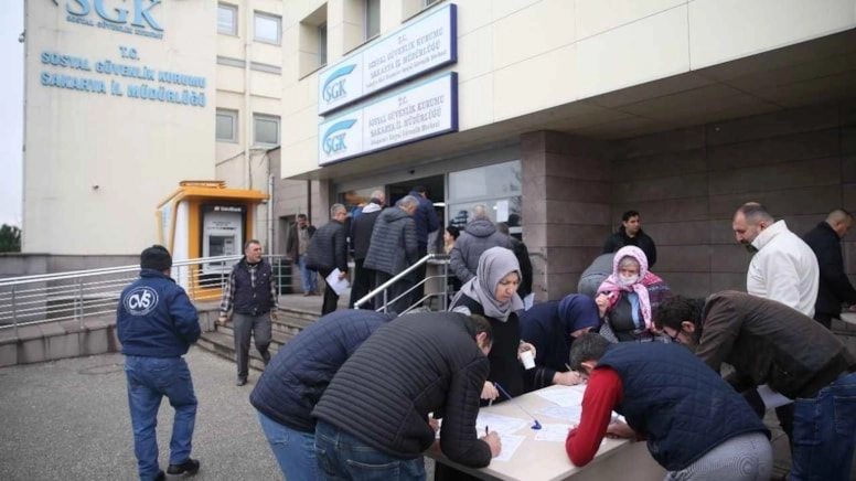 Dilek&ccedil;eyi bir yıl ertelemek maaşı d&uuml;ş&uuml;rebilir