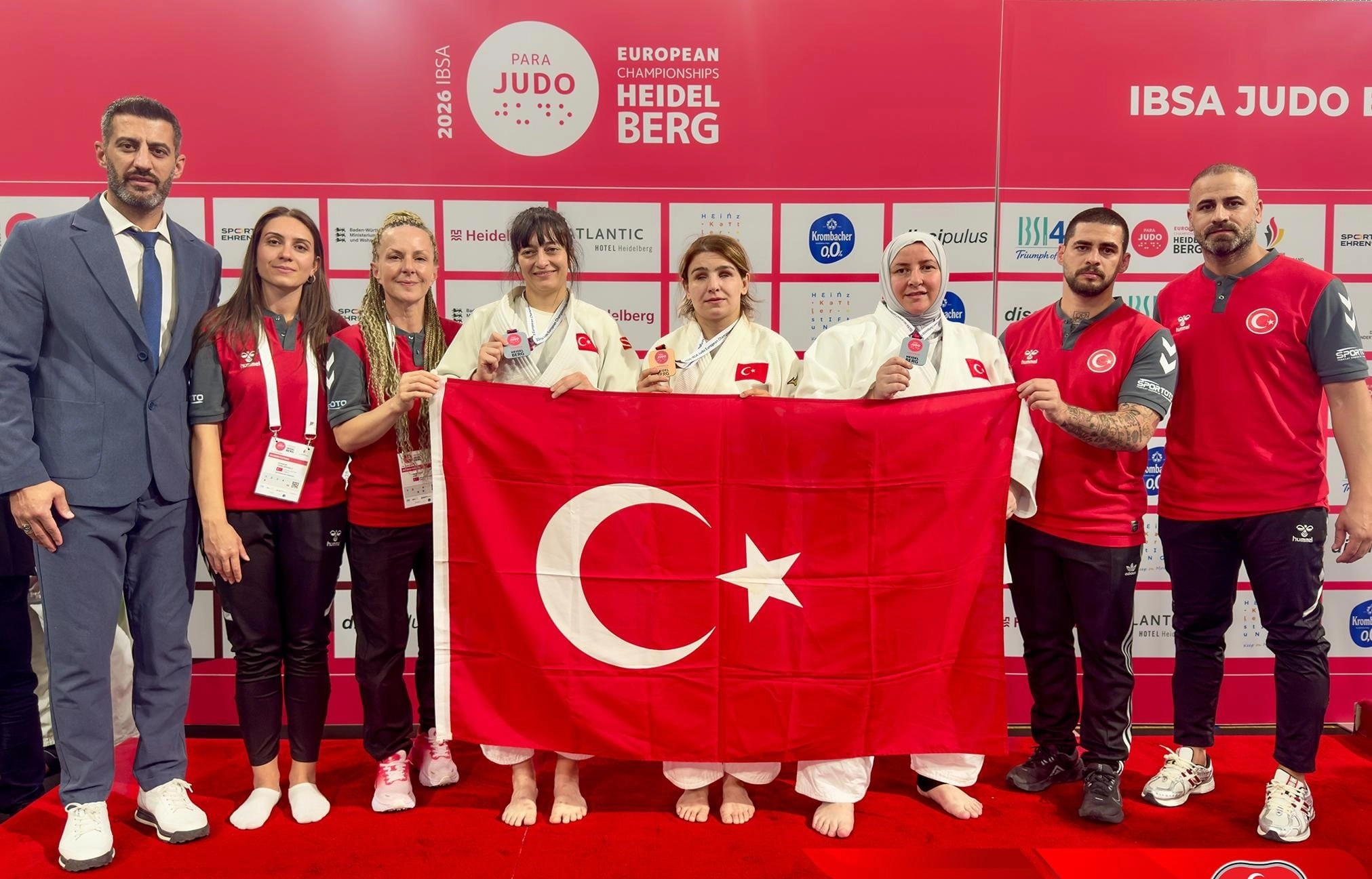 Kağıtspor&rsquo;un sporcuları zirveyi bırakmıyor
