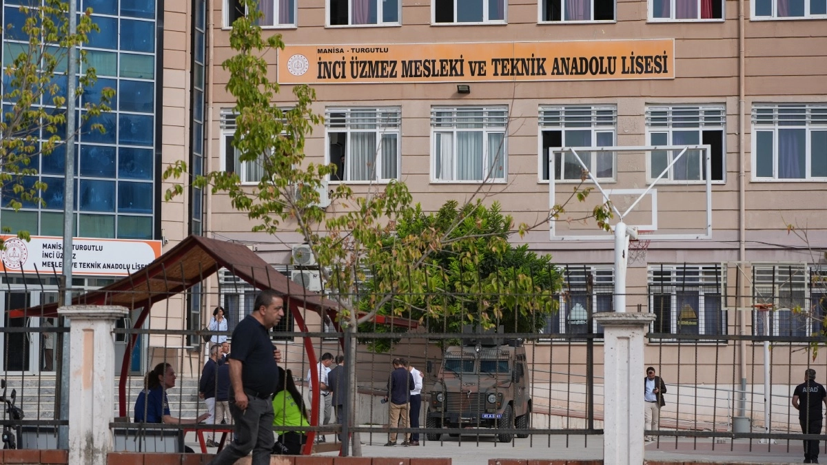 Manisa'da okula silahlı saldırı! Yaralı &ouml;ğrenciler var