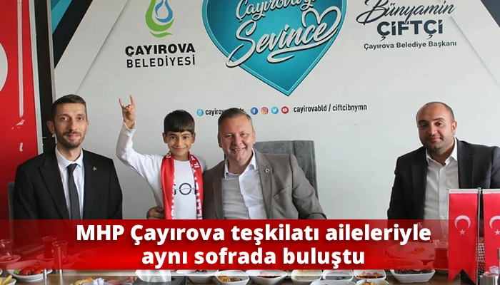 MHP &Ccedil;ayırova teşkilatı aileleriyle aynı sofrada buluştu