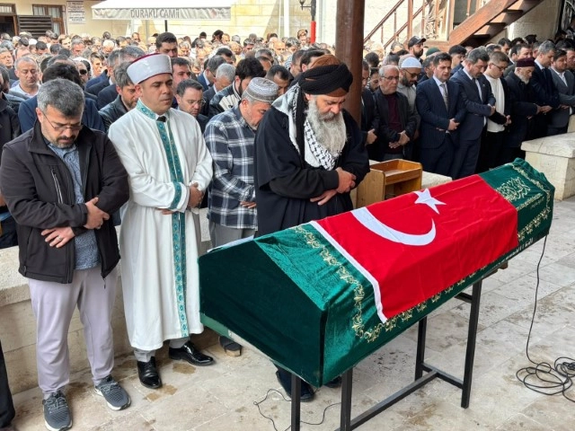 Okul saldırısında &ouml;lenler g&ouml;zyaşlarıyla son yolculuklarına uğurlanıyor