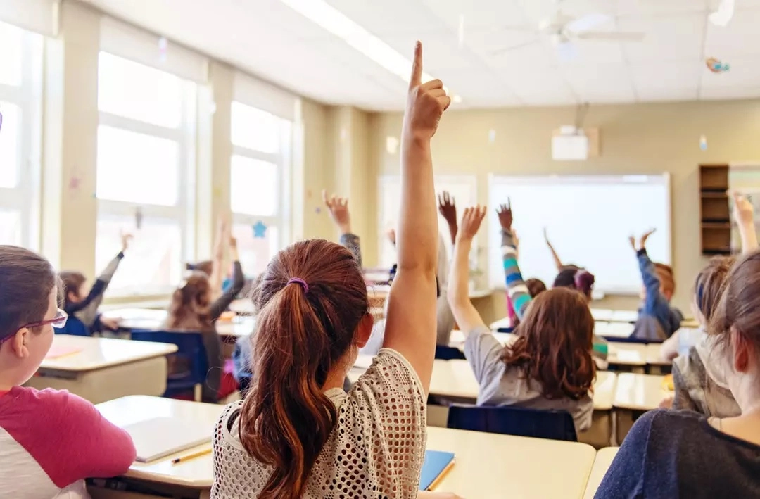 &Ouml;zel okul &uuml;cretleri, ailelerin belini b&uuml;k&uuml;yor!