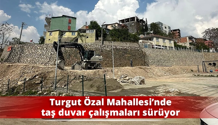 Turgut Özal Mahallesi’nde taş duvar çalışmaları sürüyor