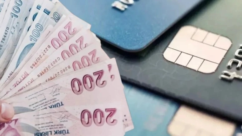 Vatandaş faizden kaçıp kredi kartına yüklendi